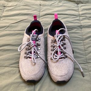 Womens Barbour low hiking shoes size 8.5 US